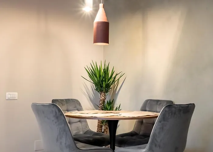 Ultracentral Near Old Town, Cismigiu And Victoriei - Cozy, Quiet And Modern Wt Sunny Balcony Бухарест