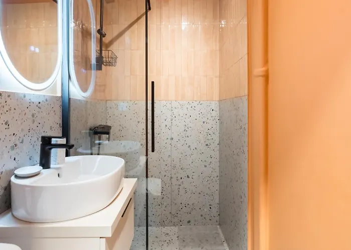 Ultracentral Near Old Town, Cismigiu And Victoriei - Cozy, Quiet And Modern Wt Sunny Balcony Бухарест
