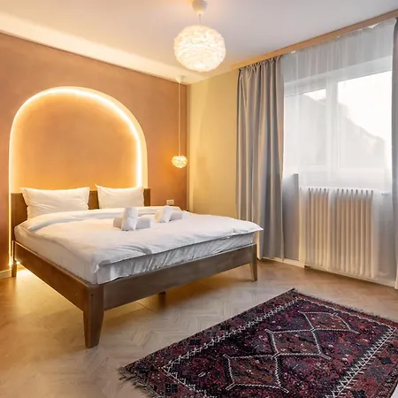 Ultracentral Near Old Town, Cismigiu And Victoriei - Cozy, Quiet And Modern Wt Sunny Balcony アパート