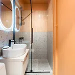 Ultracentral Near Old Town, Cismigiu And Victoriei - Cozy, Quiet And Modern Wt Sunny Balcony Bukarest