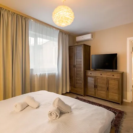 Ultracentral Near Old Town, Cismigiu And Victoriei - Cozy, Quiet And Modern Wt Sunny Balcony Apartment Bukarest