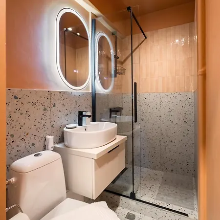 Apartment Ultracentral Near Old Town, Cismigiu And Victoriei - Cozy, Quiet And Modern Wt Sunny Balcony