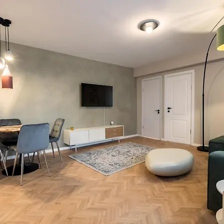 Ultracentral Near Old Town, Cismigiu And Victoriei - Cozy, Quiet And Modern Wt Sunny Balcony Apartment Bucharest