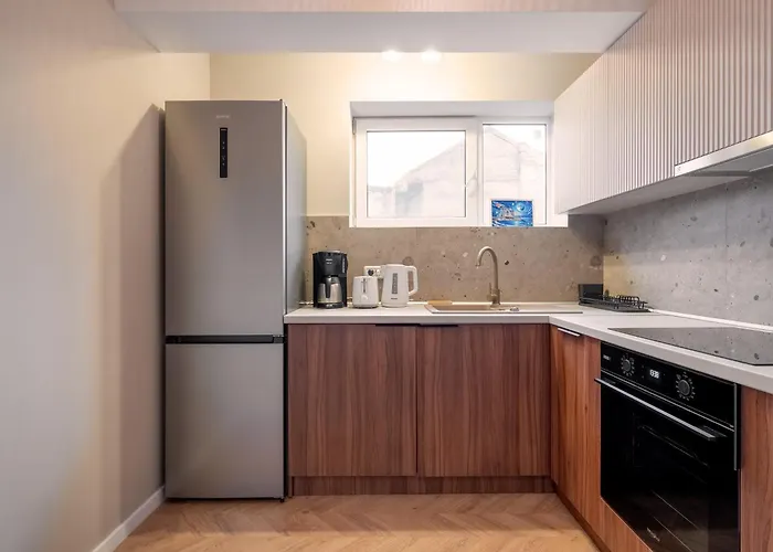 Ultracentral Near Old Town, Cismigiu And Victoriei - Cozy, Quiet And Modern Wt Sunny Balcony Apartman