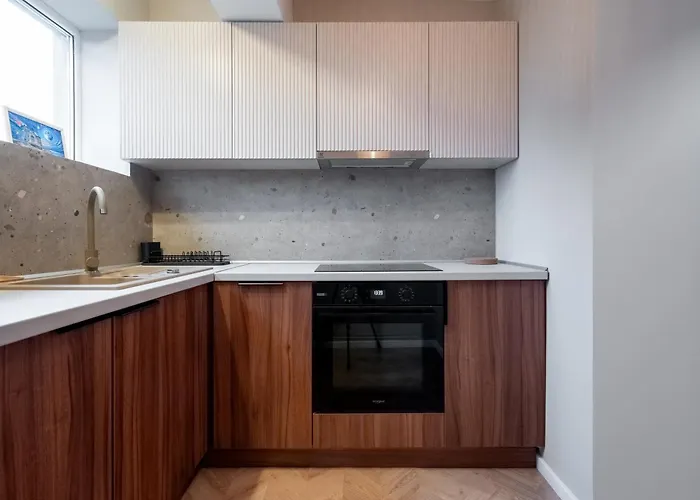 Ultracentral Near Old Town, Cismigiu And Victoriei - Cozy, Quiet And Modern Wt Sunny Balcony * Bukurešť