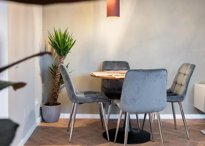 شقة Ultracentral Near Old Town, Cismigiu And Victoriei - Cozy, Quiet And Modern Wt Sunny Balcony